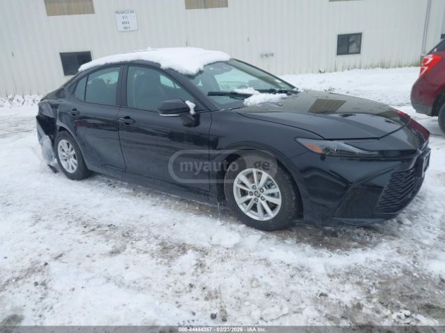 Toyota Camry - фото 2