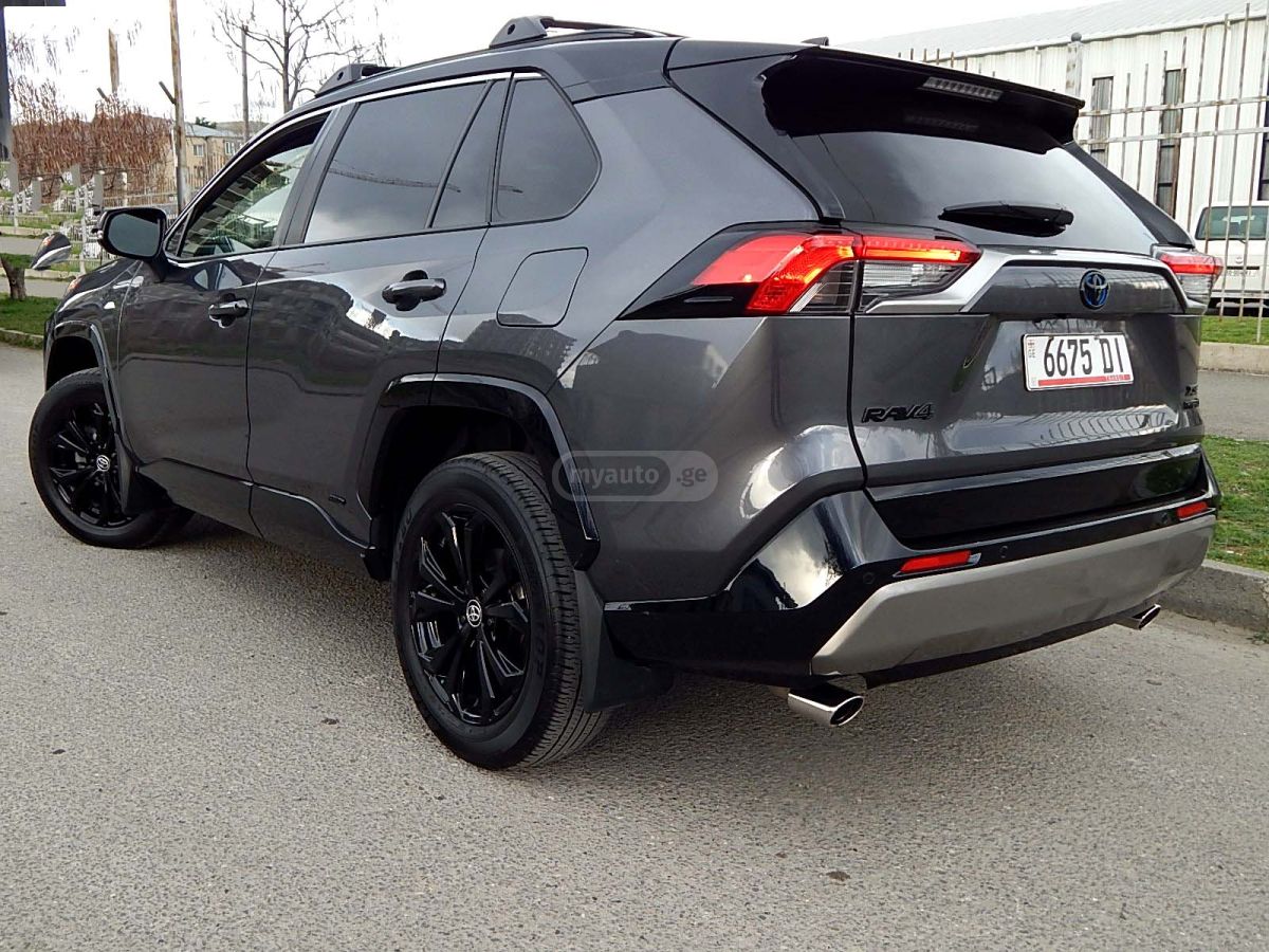 Toyota RAV 4 - фото 1