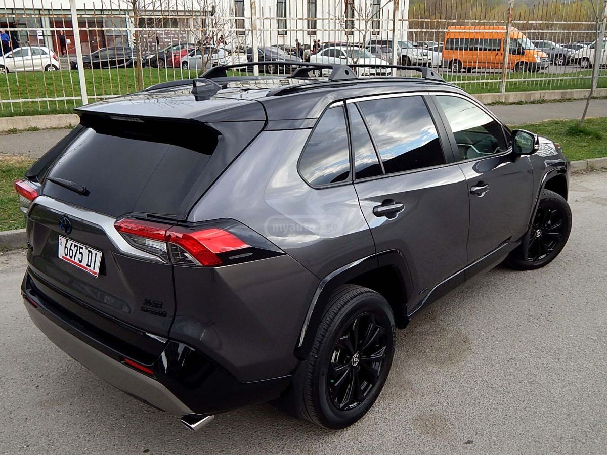 Toyota RAV 4 - фото 3