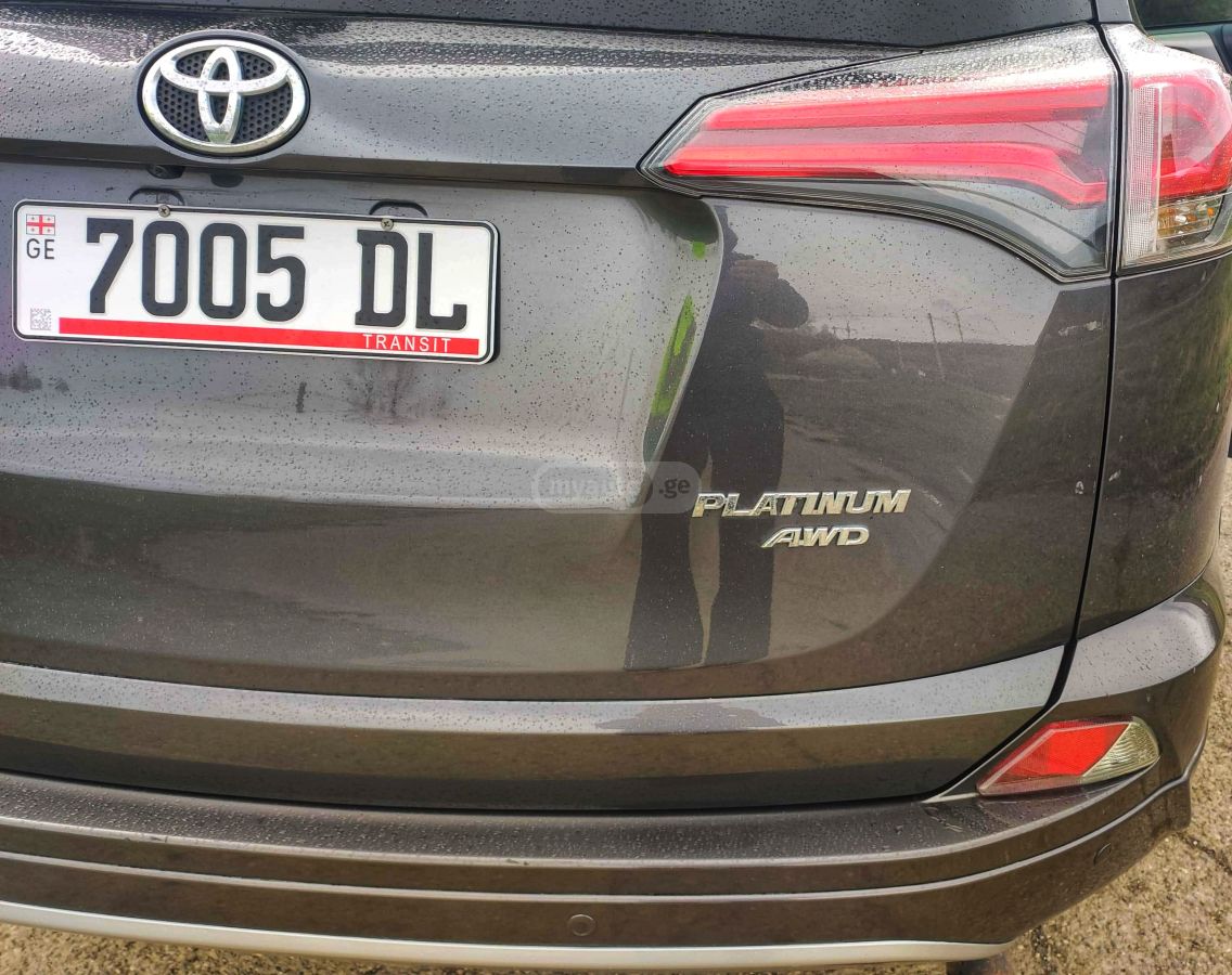 Toyota RAV 4 - фото 1