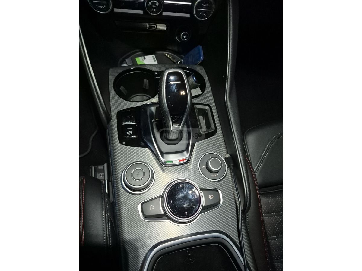 Alfa Romeo tributo italiano — миниатюра 12