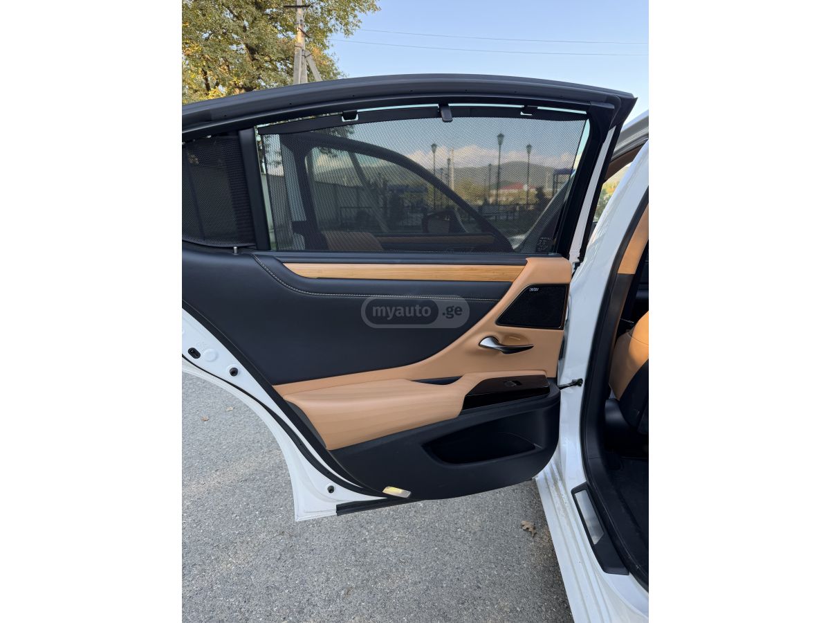 Lexus Ultra Luxury 4dr Front-Wheel D — миниатюра 5