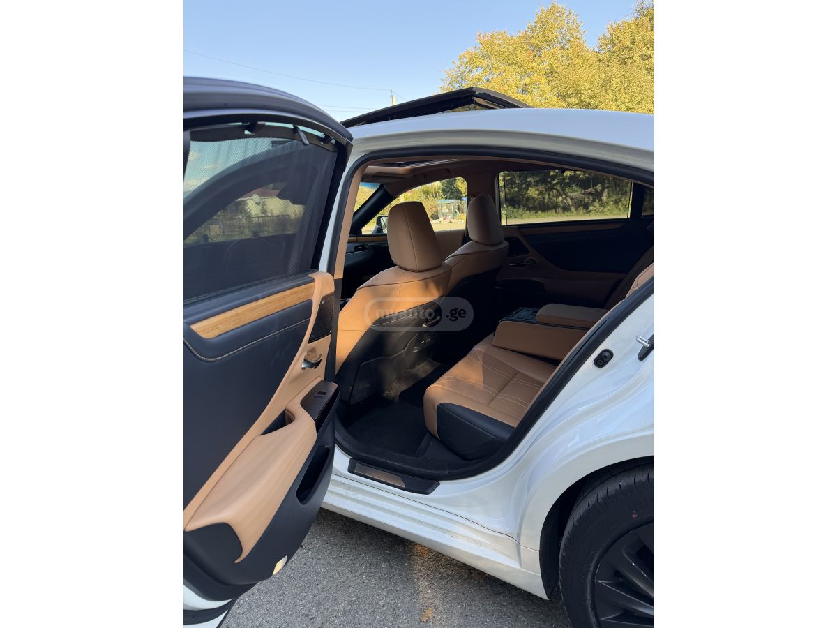 Lexus Ultra Luxury 4dr Front-Wheel D — миниатюра 6