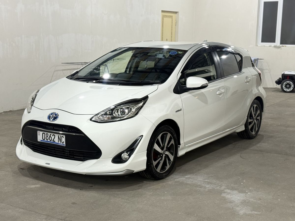 Toyota Aqua - фото 2