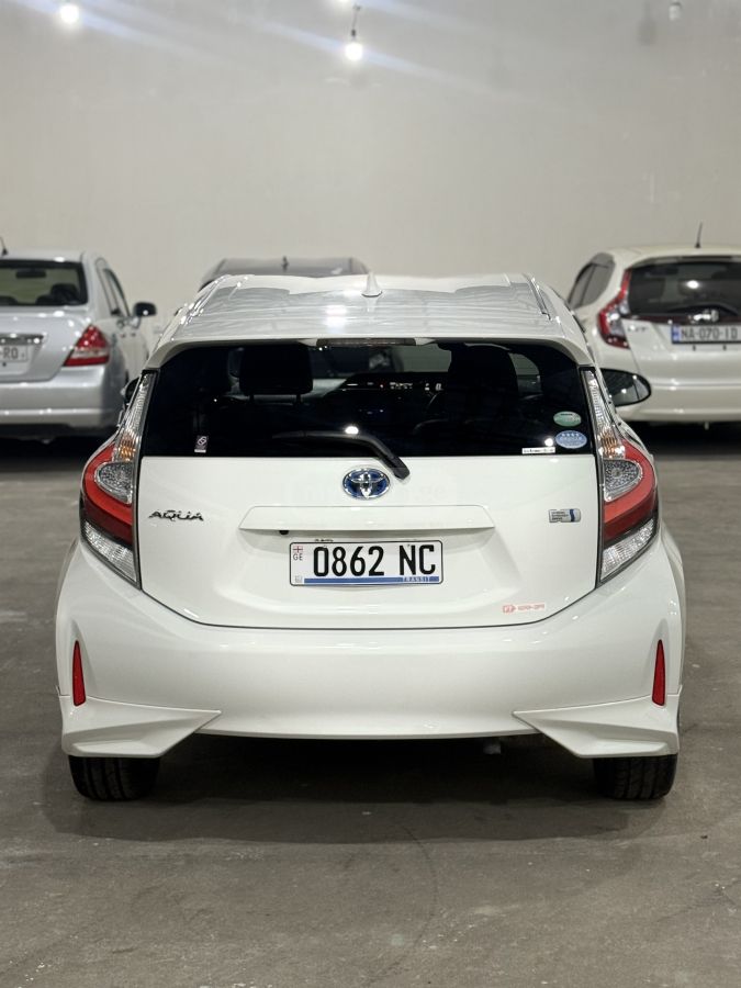 Toyota Aqua - фото 4