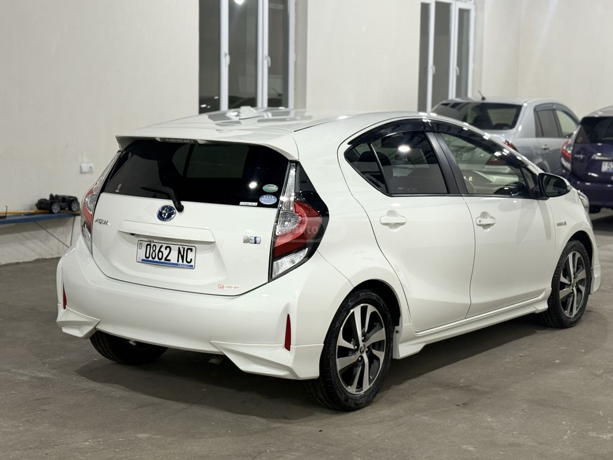 Toyota Aqua - фото 5