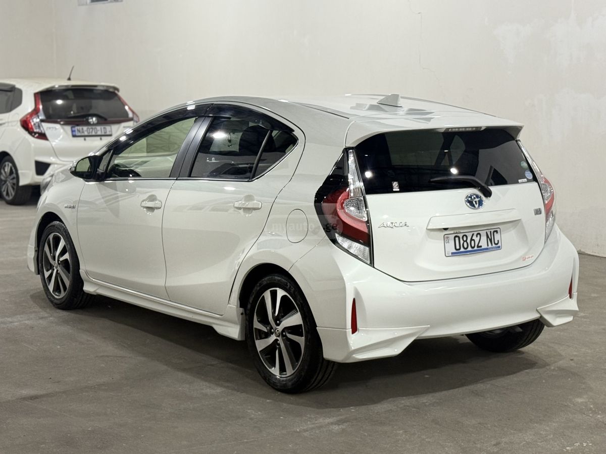 Toyota Aqua - фото 6