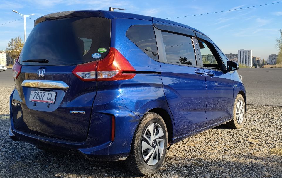 Honda Freed - фото 2