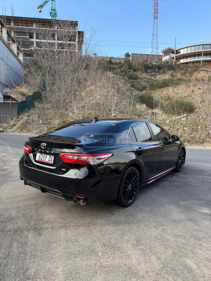 Toyota Camry - фото 3