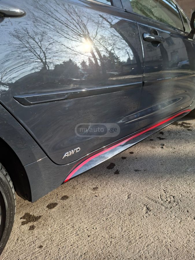 Toyota SE 4dr Sedan CVT — миниатюра 3