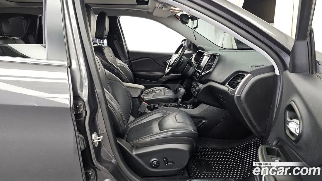 Jeep Cherokee - фото 11