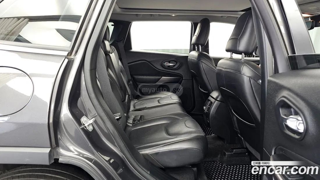 Jeep Cherokee - фото 12
