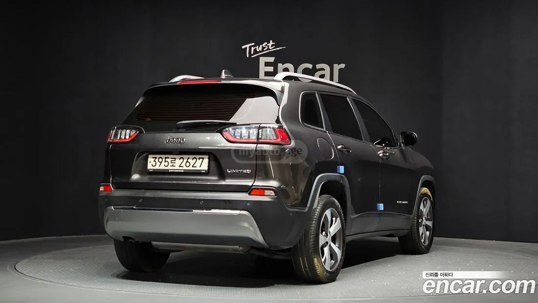 Jeep Cherokee - фото 2