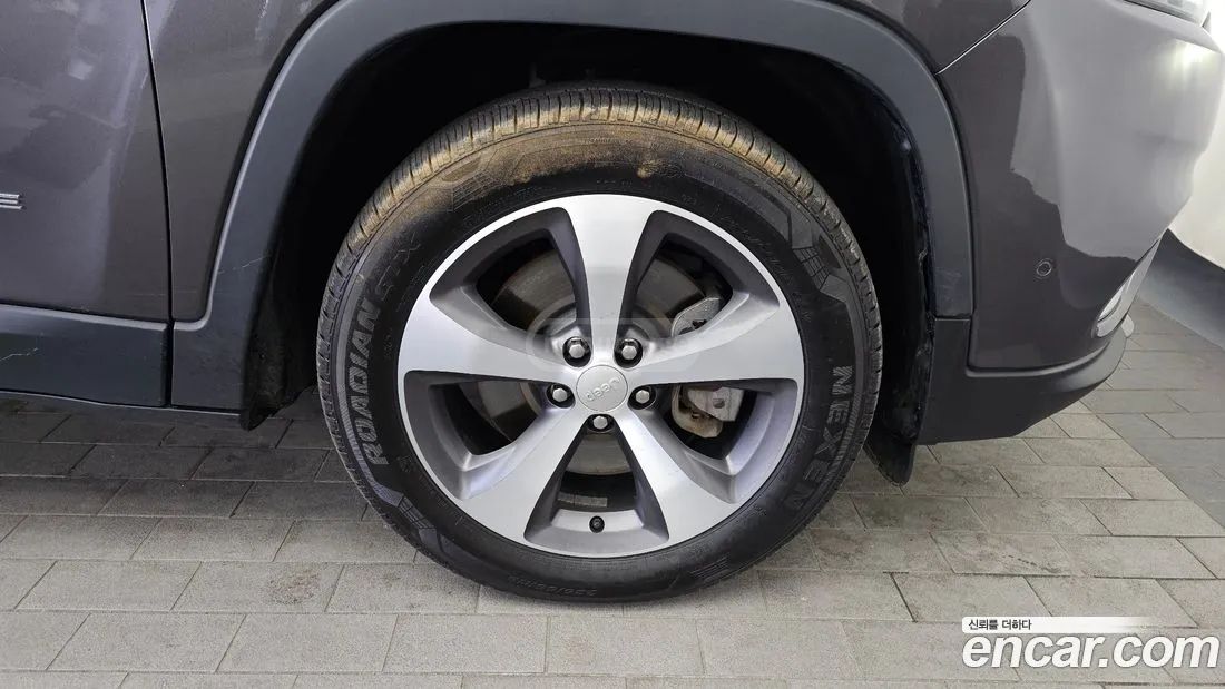 Jeep Cherokee - фото 5