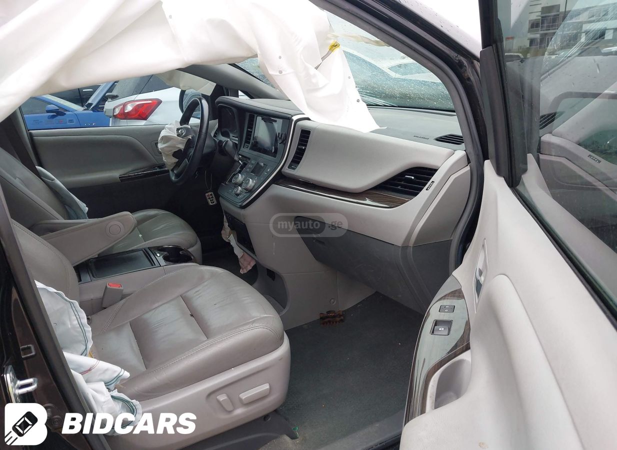 Toyota Sienna - фото 6