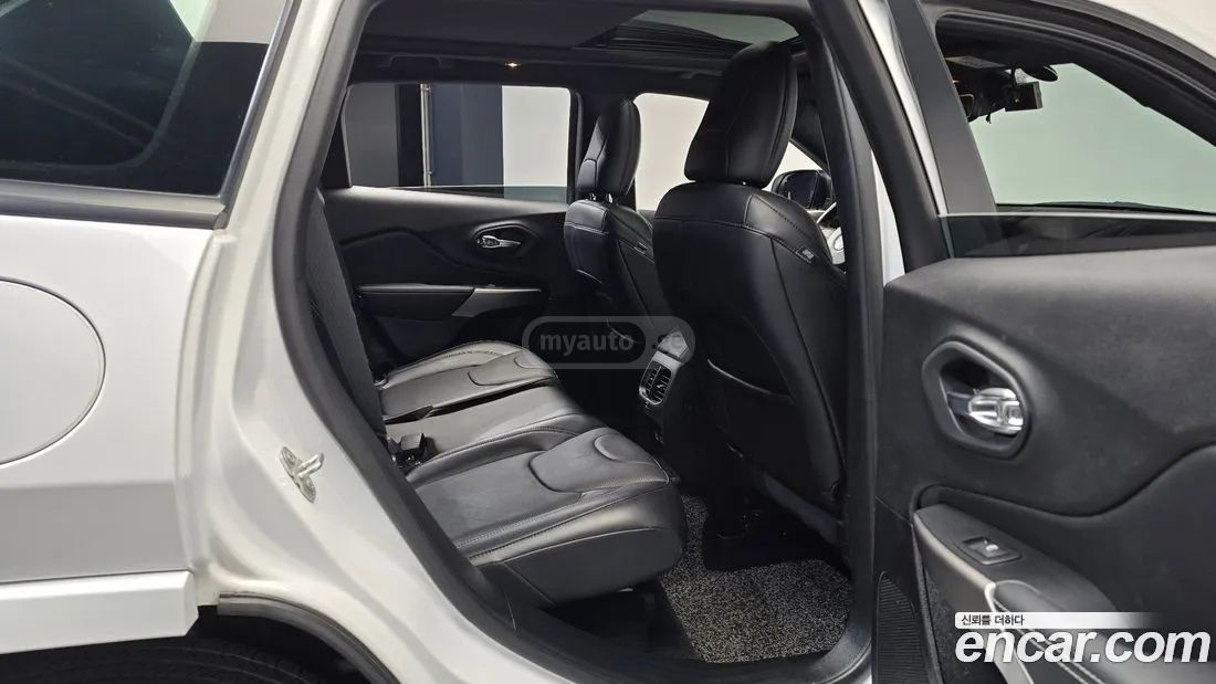 Jeep Cherokee - фото 12