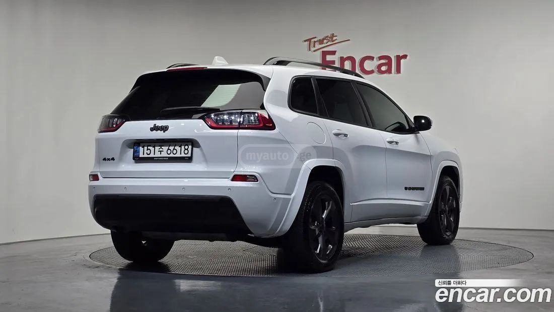 Jeep Cherokee - фото 2