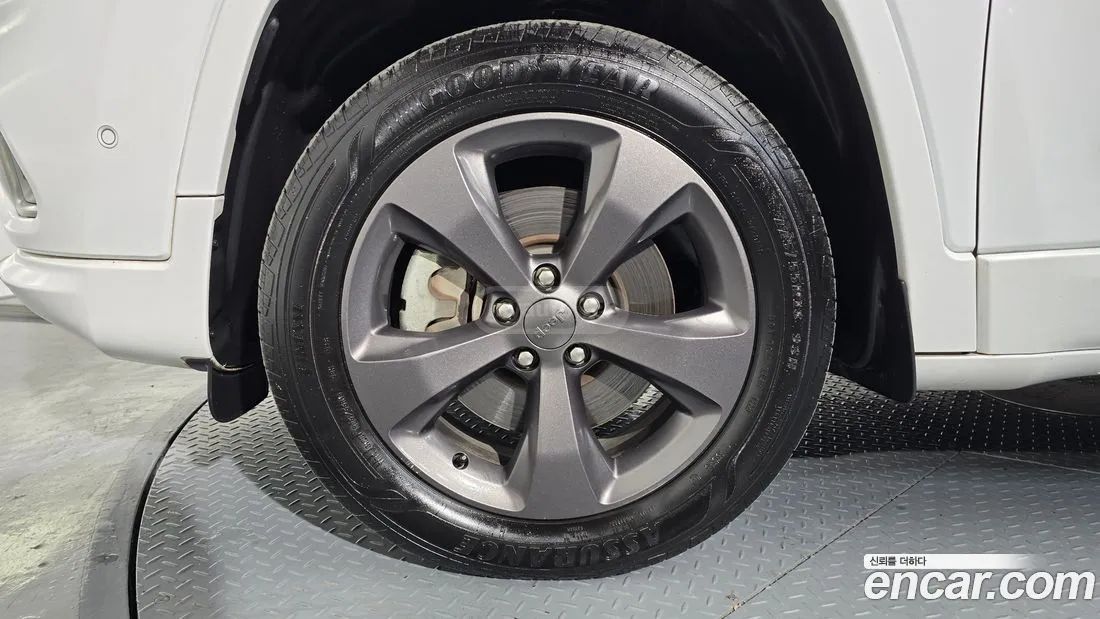 Jeep Cherokee - фото 5