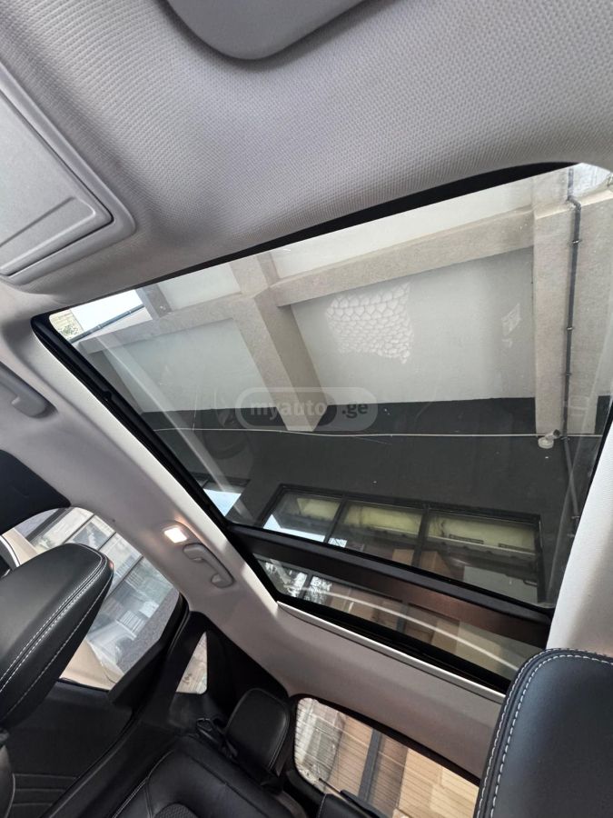 Ford PHEV 4dr Front-Wheel Drive CVT — миниатюра 5