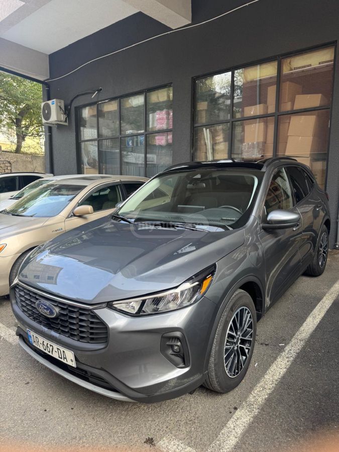 Ford PHEV 4dr Front-Wheel Drive CVT — миниатюра 7