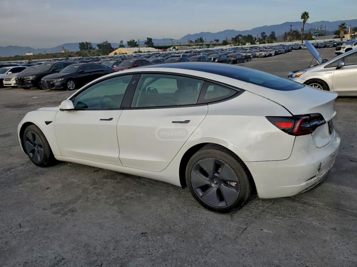 Tesla Model 3 - фото 2