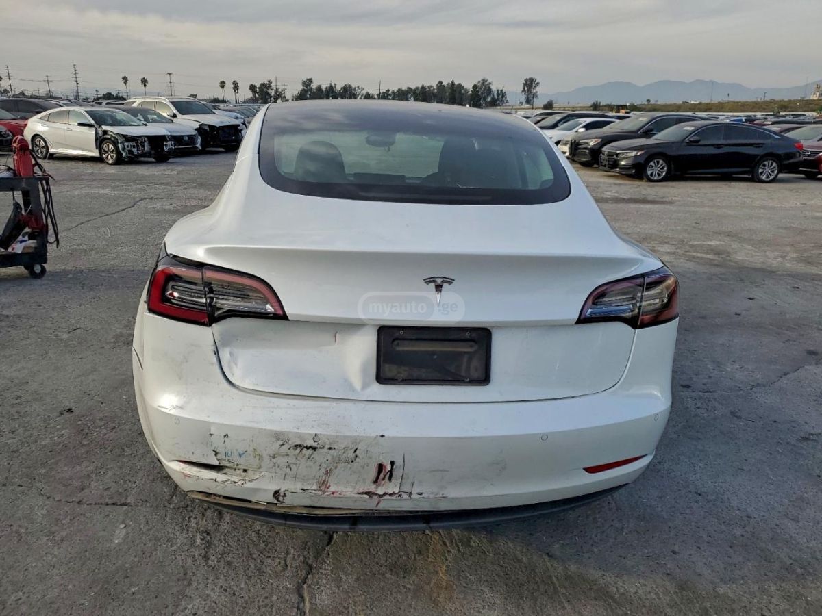 Tesla Model 3 - фото 6