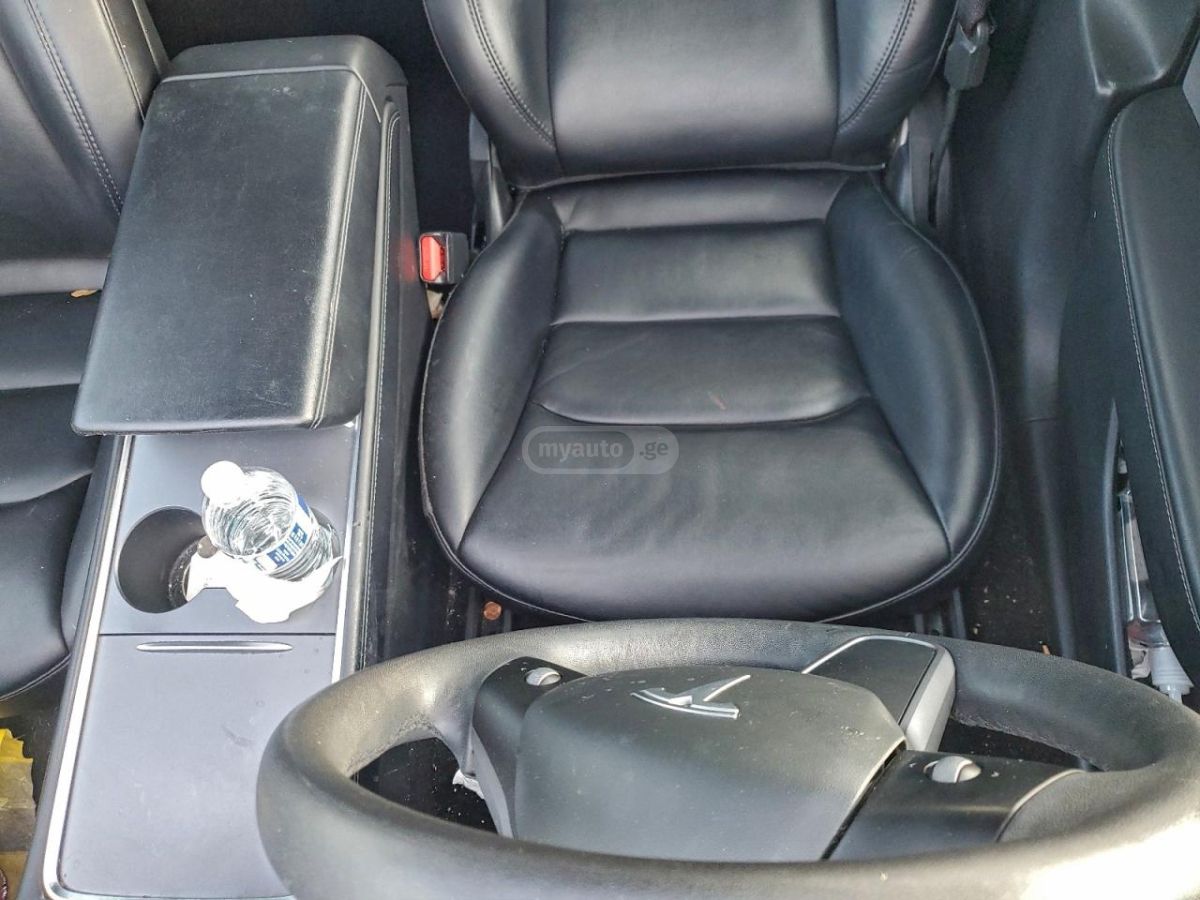 Tesla Model 3 - фото 8