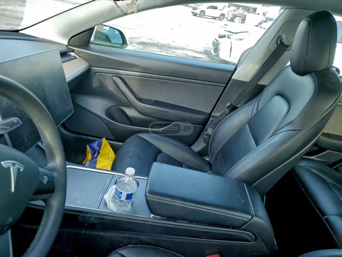 Tesla Model 3 - фото 9