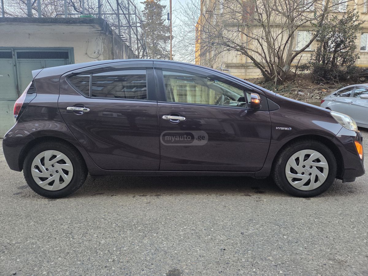 Toyota Aqua - фото 1