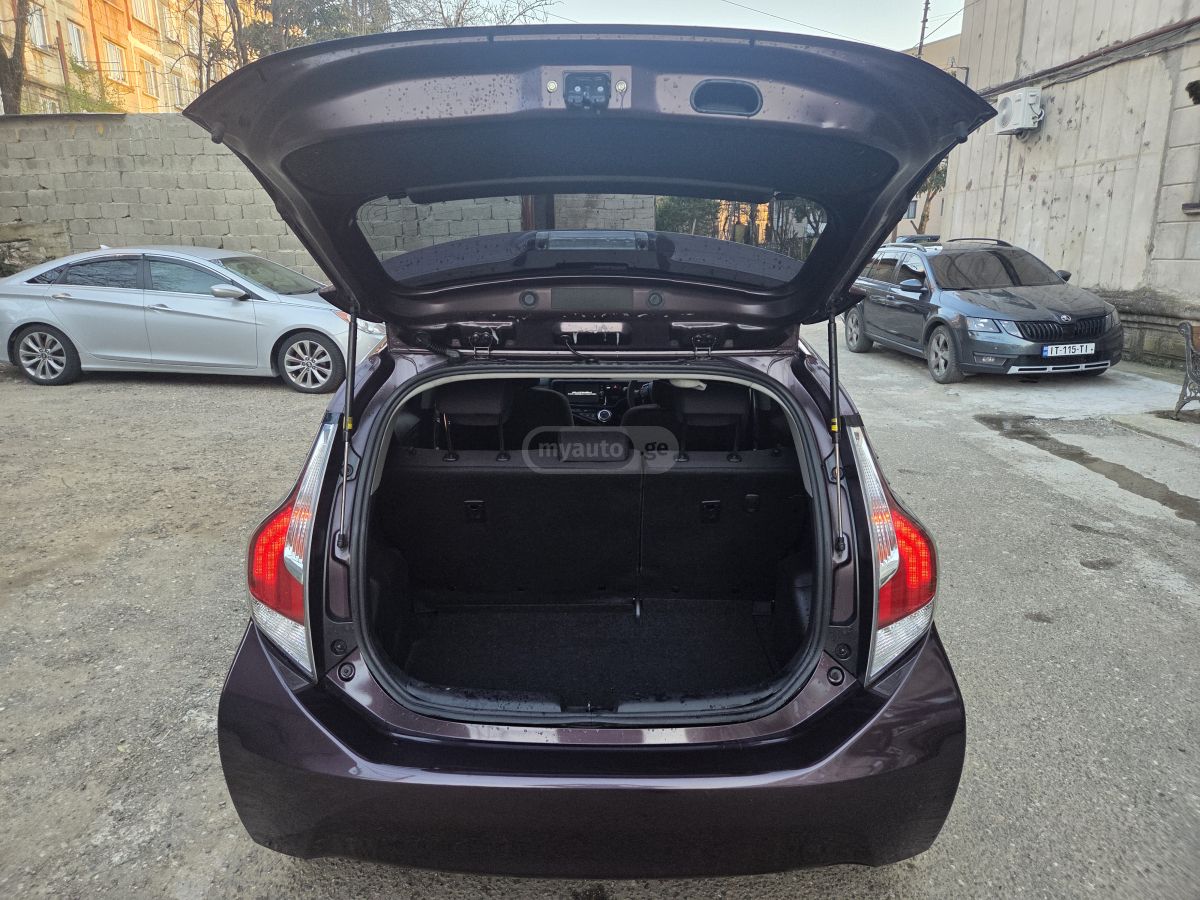 Toyota Aqua - фото 10