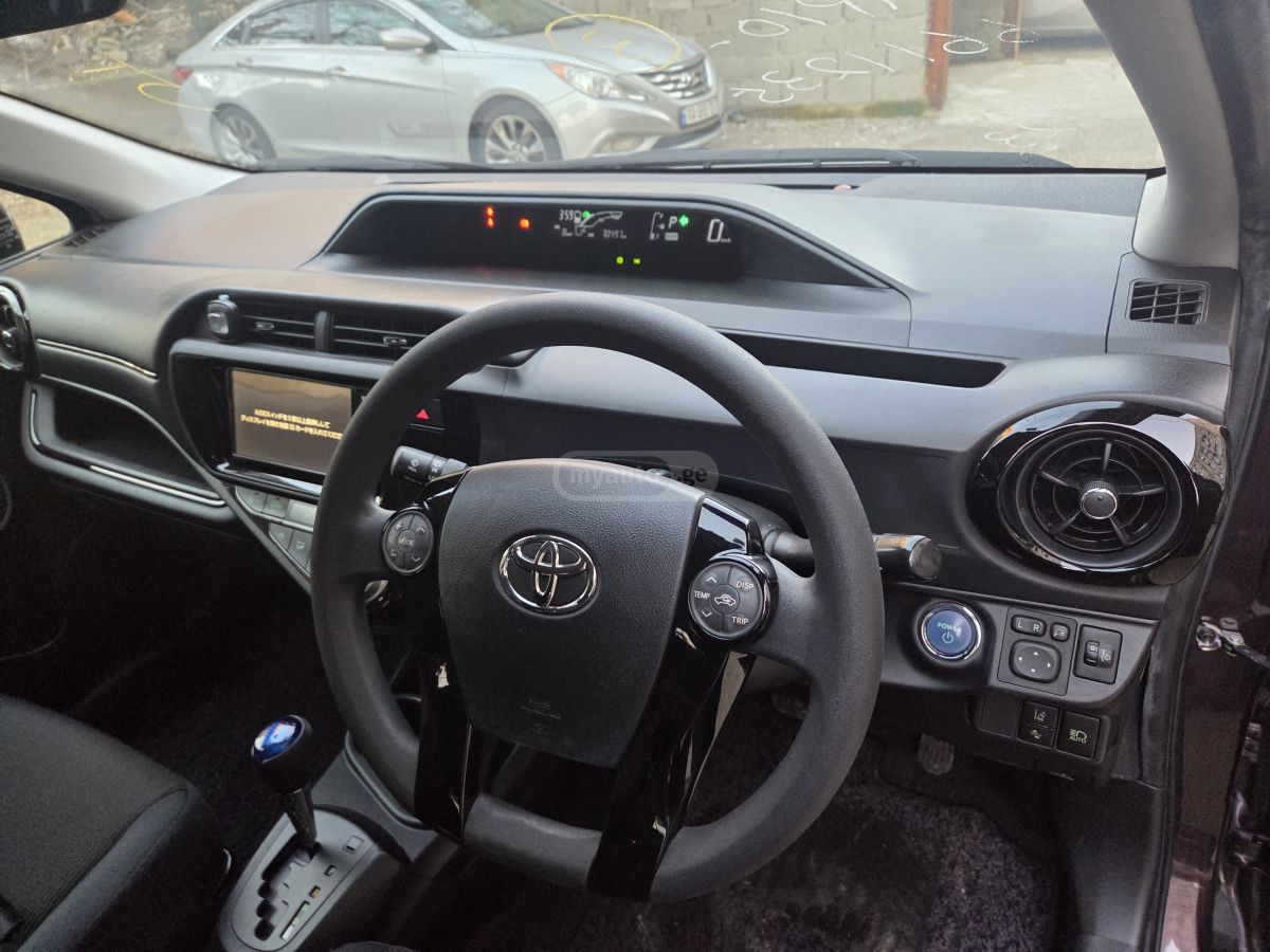 Toyota Aqua - фото 11