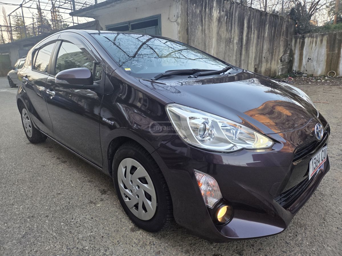 Toyota Aqua - фото 2