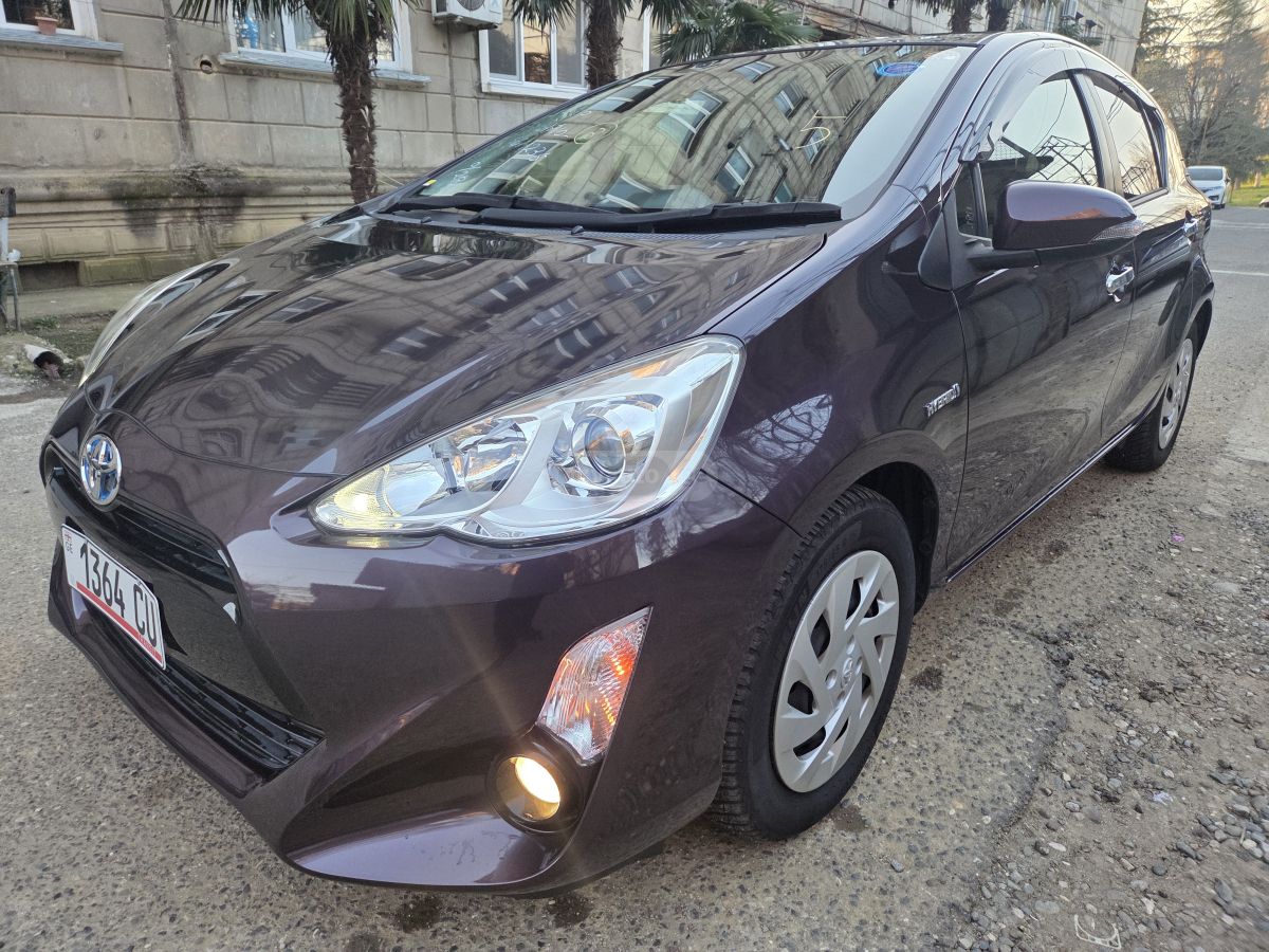 Toyota Aqua - фото 4