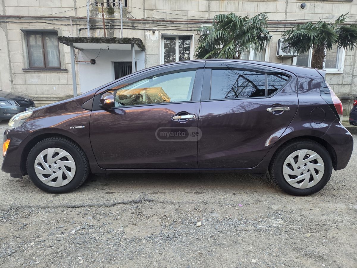 Toyota Aqua - фото 5