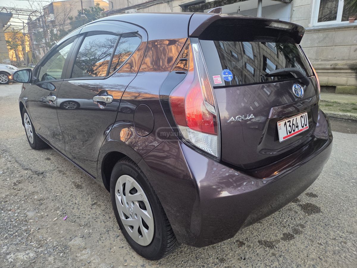 Toyota Aqua - фото 6