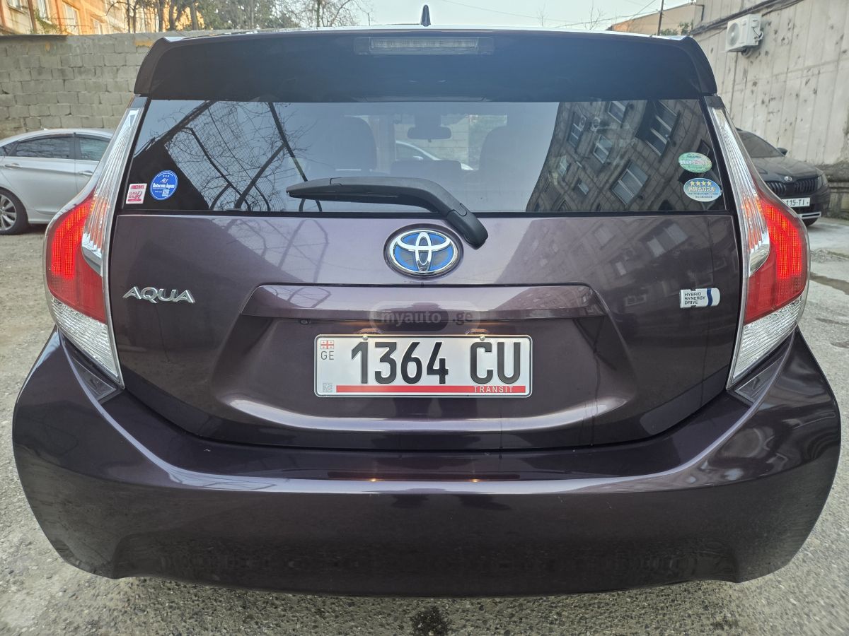 Toyota Aqua - фото 7