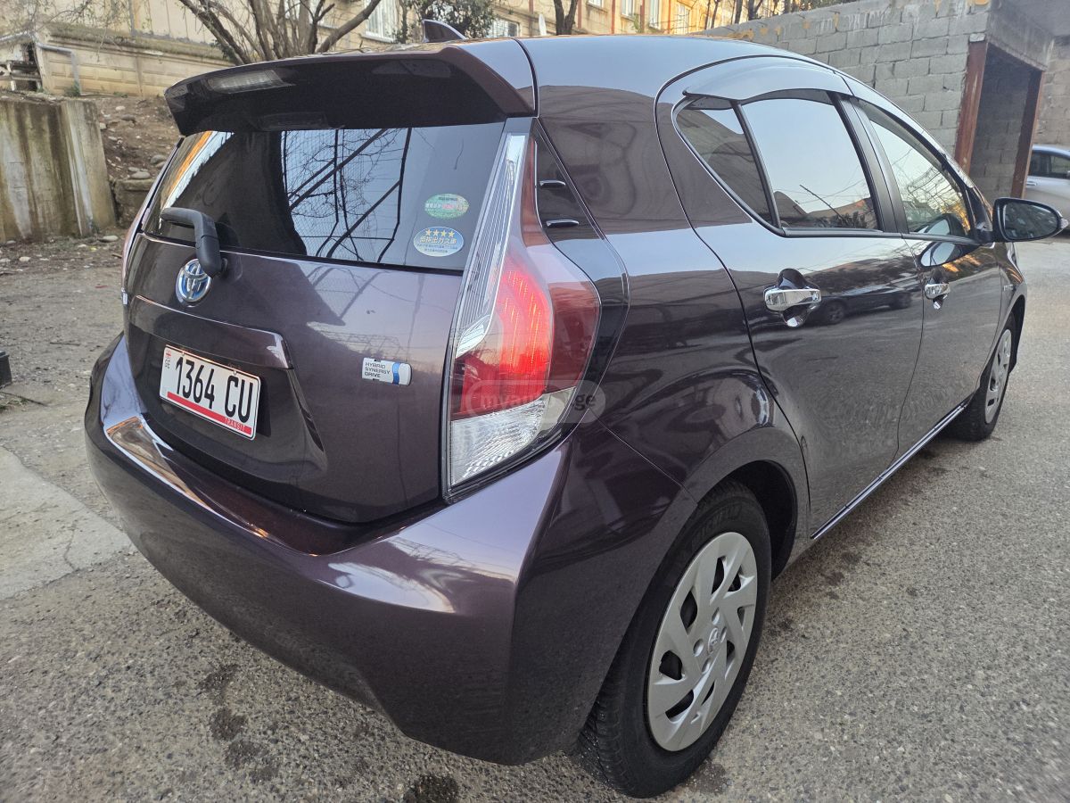 Toyota Aqua - фото 8