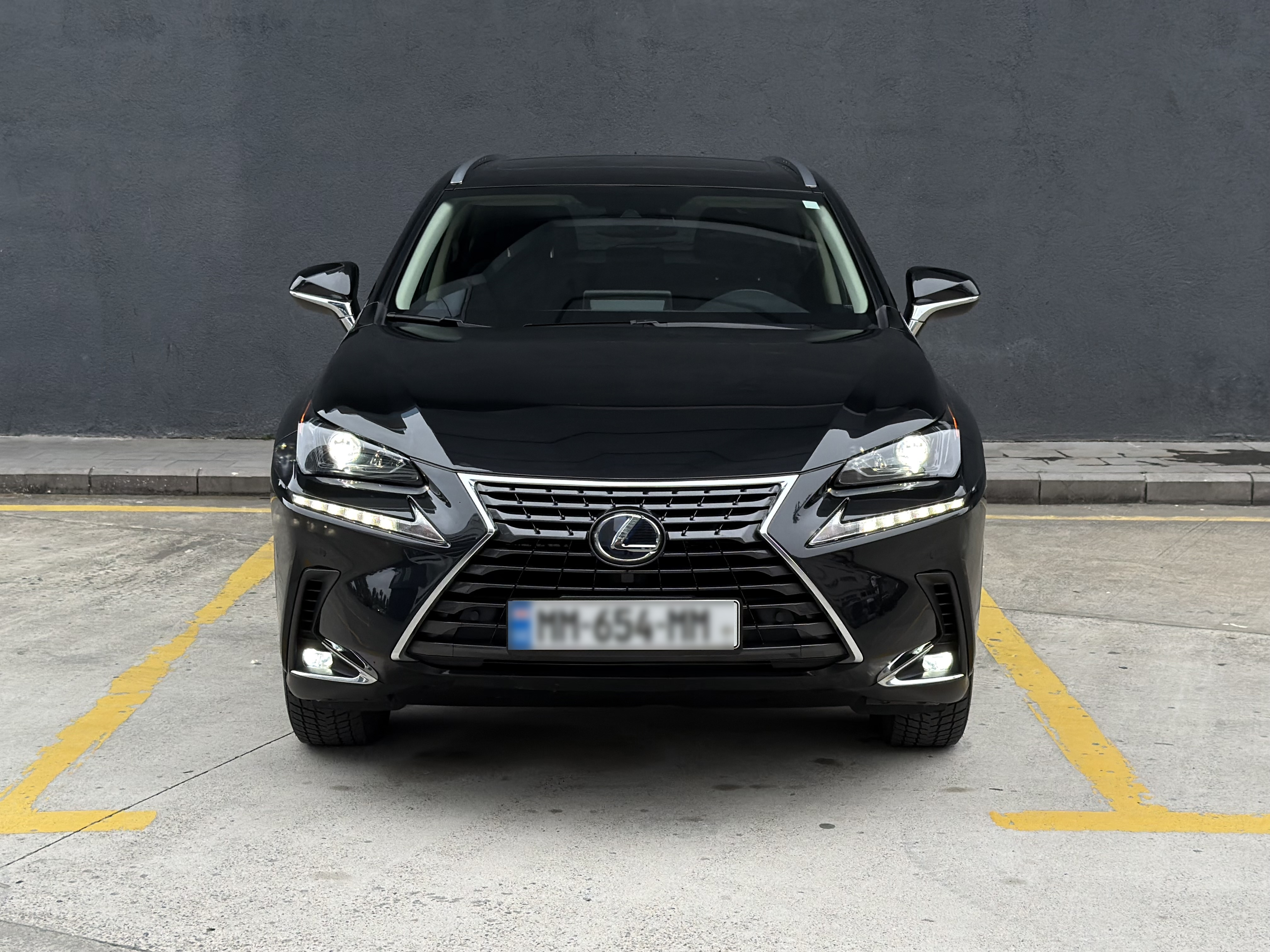 Lexus NX 300 - фото 1