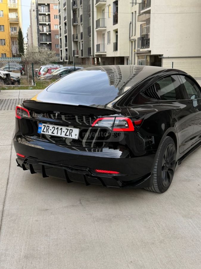 Tesla Model 3 - фото 8