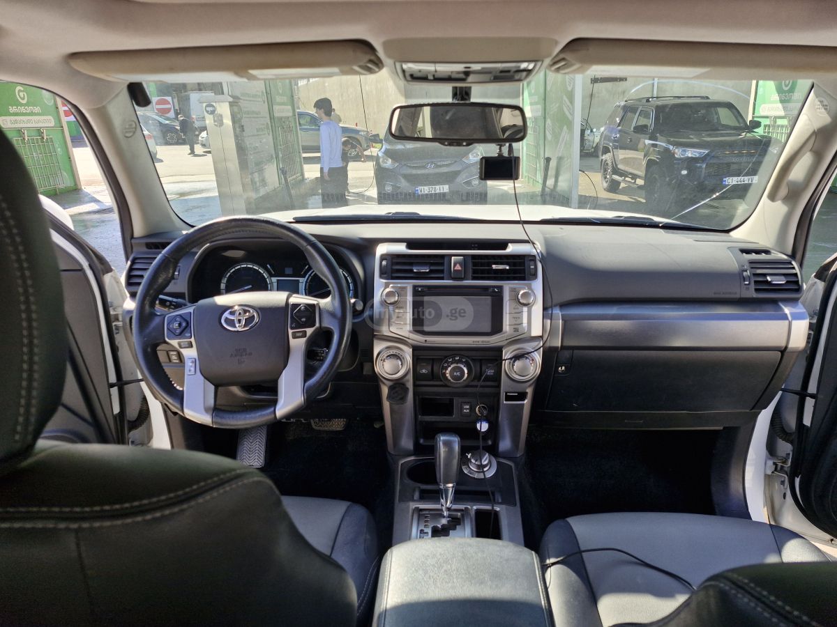 Toyota 4 Runner - фото 4