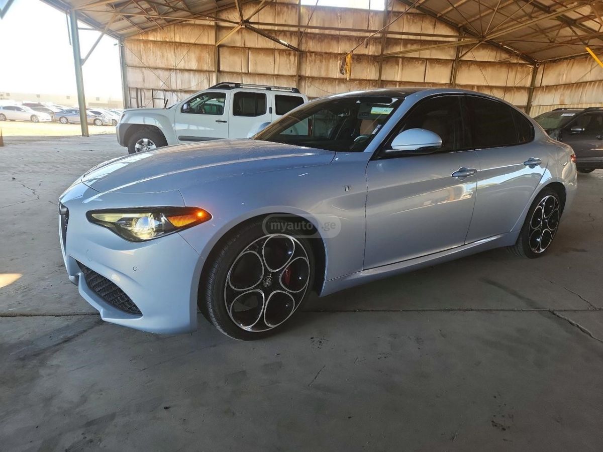 Alfa Romeo Giulia - фото 1