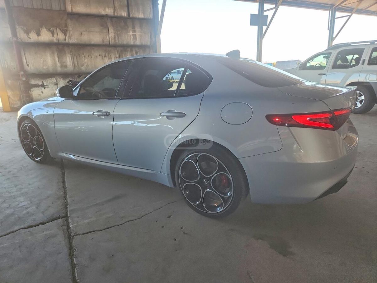 Alfa Romeo Giulia - фото 4