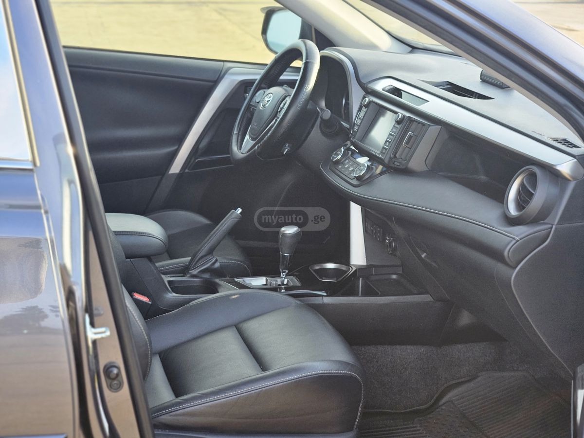 Toyota RAV 4 - фото 4