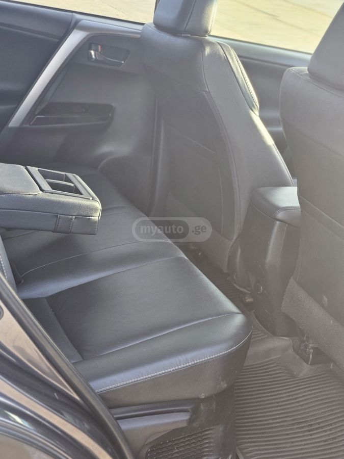 Toyota RAV 4 - фото 5