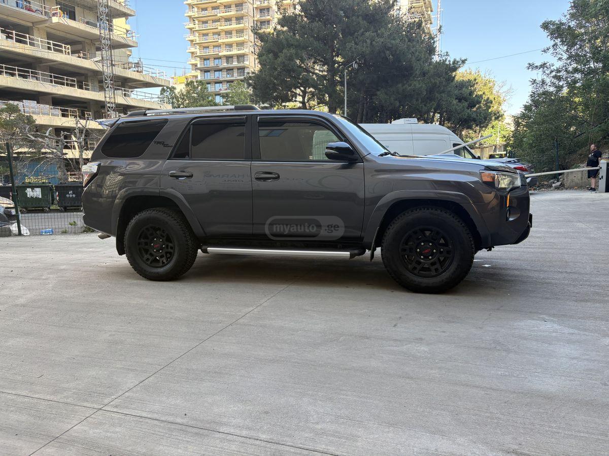 نمای دیگر Toyota TRD Off Road Premium 4dr 4x4 A 2018