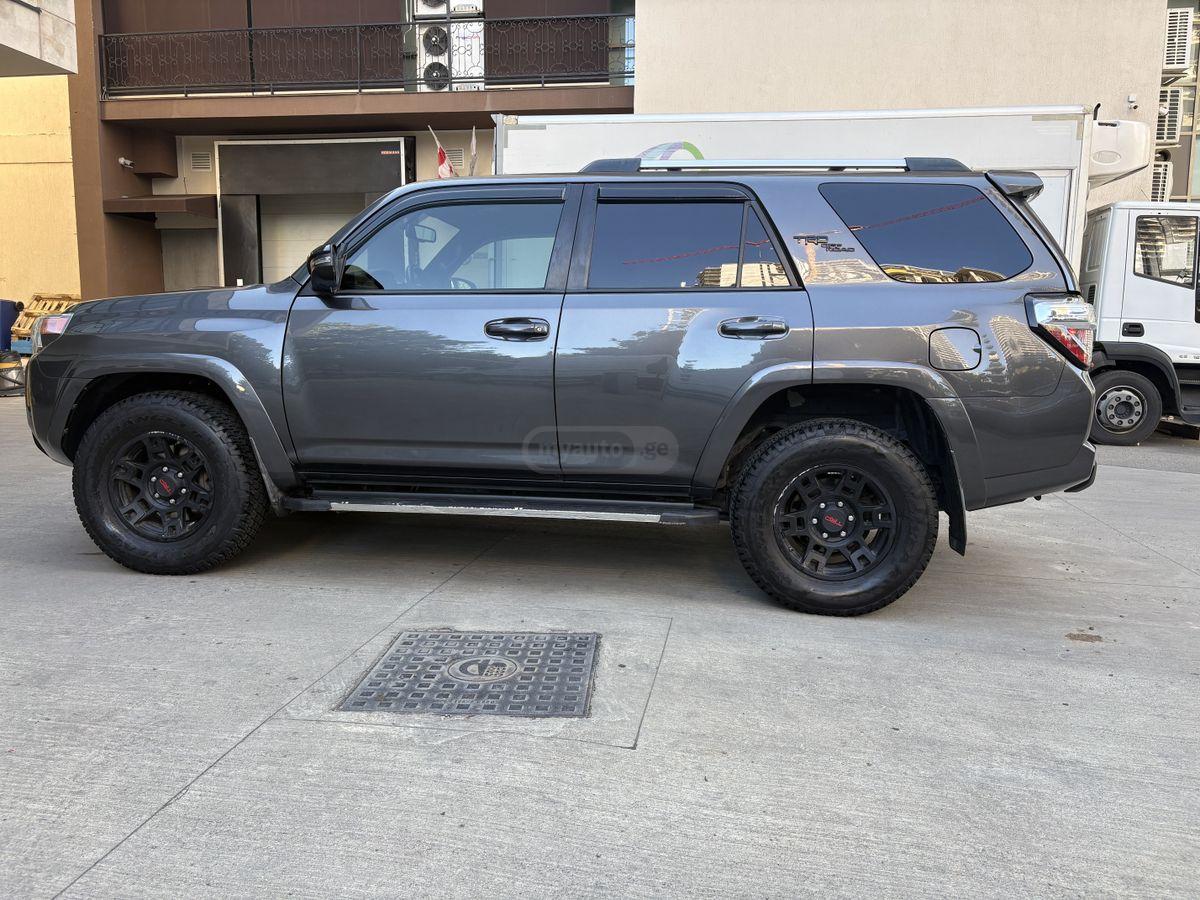 نمای دیگر Toyota TRD Off Road Premium 4dr 4x4 A 2018