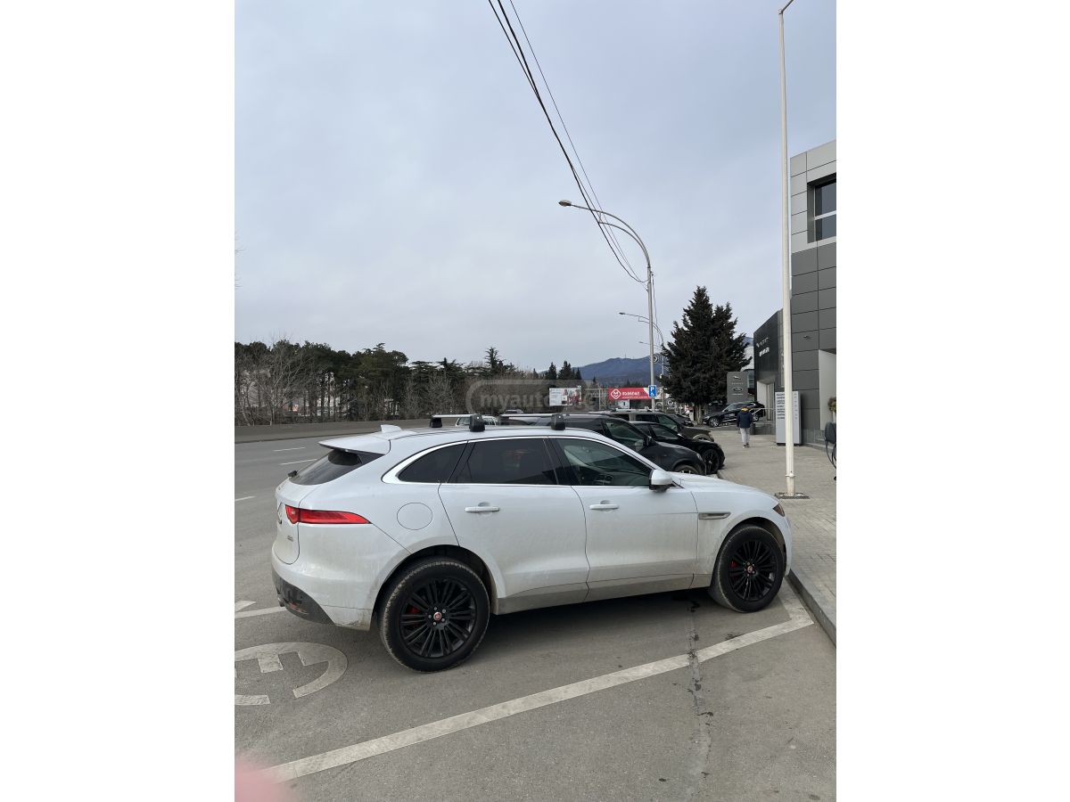 Jaguar F-Pace - фото 6