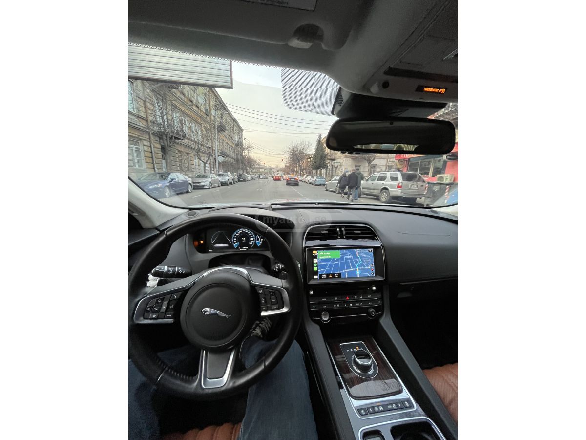 Jaguar F-Pace - фото 7