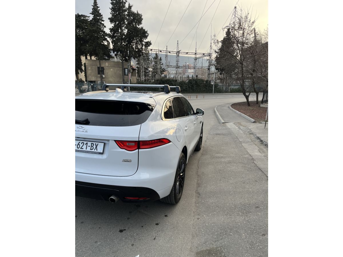 Jaguar F-Pace - фото 8