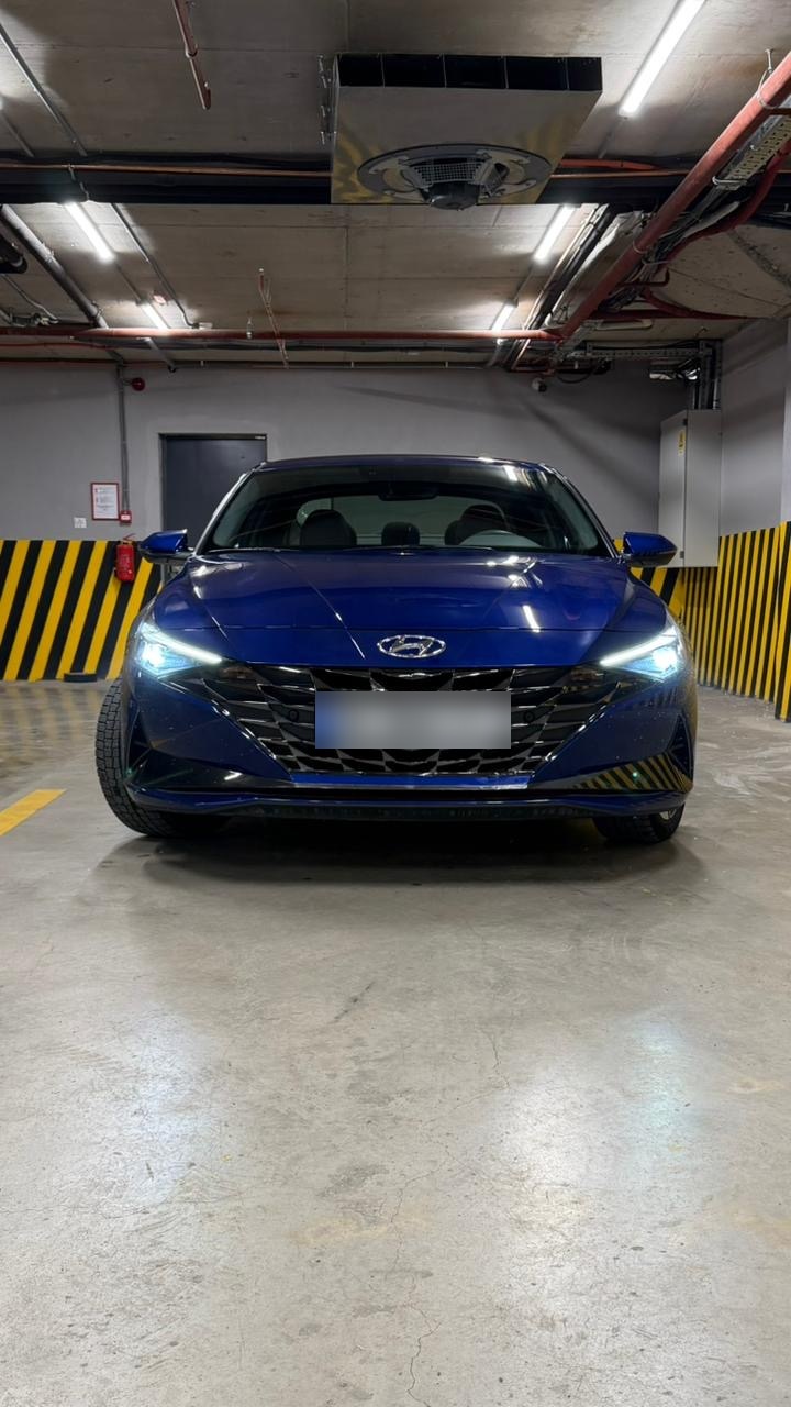 Hyundai Elantra - фото 1